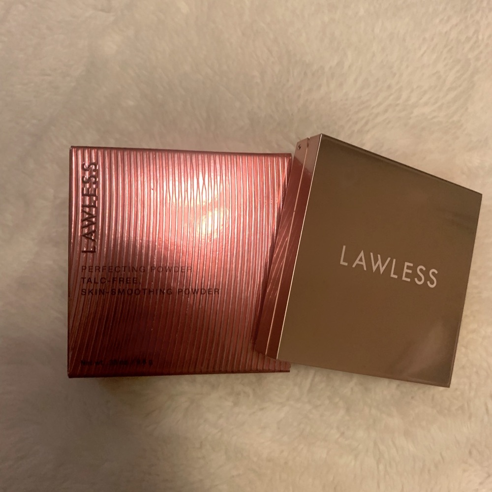 LAWLESS- Skin-Smoothing Talc-Free Perfecting Powder Shade: Tan